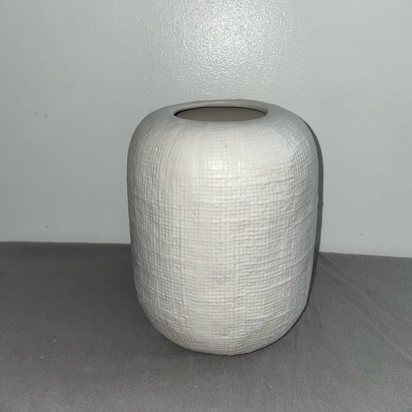 threshold cream ceramic vase - Picture 2 of 4